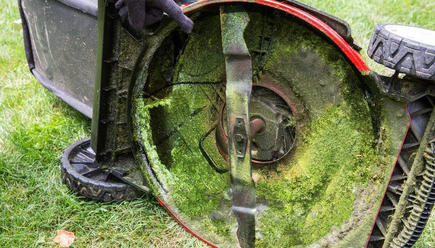 Nat gras maaien 4 grasmaaier verstopt door maaien nat gras